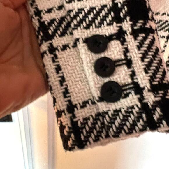 Evereve Black and Ivory Kennedy Blazer SZ XS - Picture 6 of 8